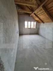 Casă Spațioasă 353 mp, Construcție Solidă din BCA, Tere