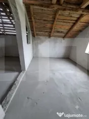 Casă Spațioasă 353 mp, Construcție Solidă din BCA, Tere