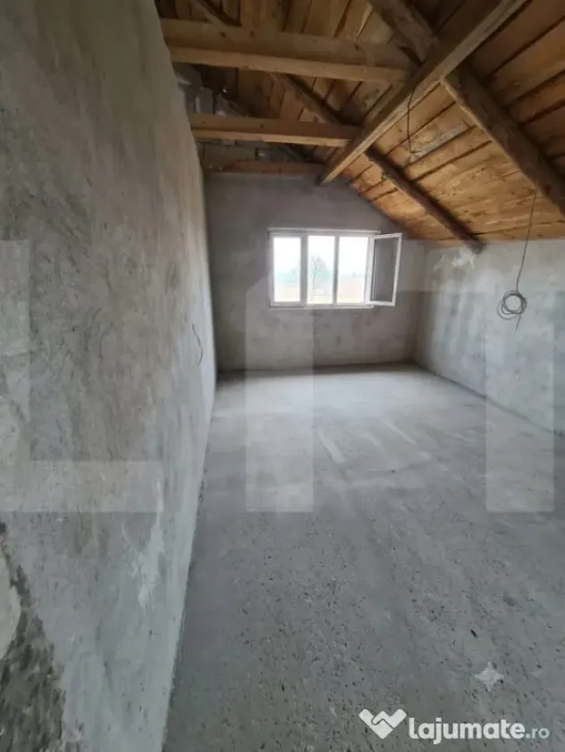 Casă Spațioasă 353 mp, Construcție Solidă din BCA, Tere - Braesti (Botosani)