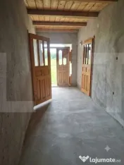 Casă Spațioasă 353 mp, Construcție Solidă din BCA, Tere