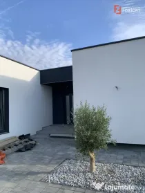 Casa individuala cu 4 camere si teren de 675 mp, zona Dumbra