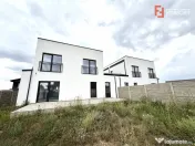 Duplex cu 5 camere, despartit prin camera tehnica, teren de 