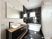 Duplex cu 5 camere, despartit prin camera tehnica, teren de 