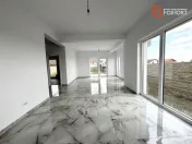 Duplex cu 5 camere, despartit prin camera tehnica, teren de 