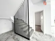 Duplex cu 5 camere, despartit prin camera tehnica, teren de 