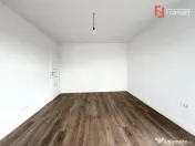 Duplex cu 5 camere, despartit prin camera tehnica, teren de 