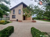 Casa individuala de vanzare cu 5 camere si teren de 2543 mp 