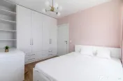 Vanzare 3 camere, baie cu geam, zona Petrom Calea Baciului, 