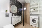 Vanzare 3 camere, baie cu geam, zona Petrom Calea Baciului, 