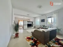 Casa Individuala cu 9 camere de vanzare, zona Ghiroda