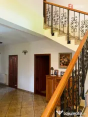 Casa individuala 5 camere si 4 locuri de parcare in Giroc 