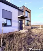 Casa tip triplex cu 2 camere de vanzare in Sanandrei