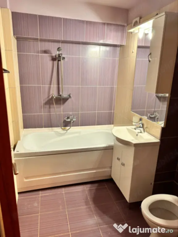 Proprietar, ofer spre vânzare in COMPLEXUL STUDENTESC, apartament cu 4 camere