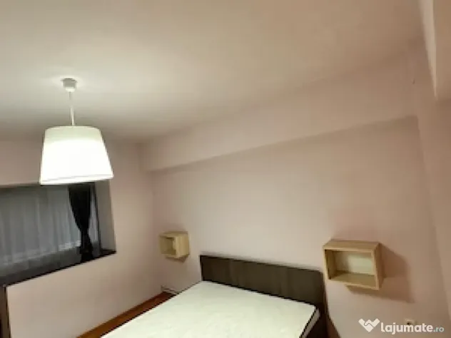 Proprietar, ofer spre vânzare in COMPLEXUL STUDENTESC, apartament cu 4 camere