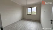 Duplex de vanzare cu 5 camere, despartit prin garaj, zona Gi 