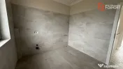 Duplex de vanzare cu 5 camere, despartit prin garaj, zona Gi 