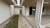 Duplex de vanzare cu 5 camere, despartit prin garaj, zona Gi 