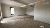 Duplex de vanzare cu 5 camere, despartit prin garaj, zona Gi 