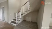 Duplex de vanzare cu 5 camere, despartit prin garaj, zona Gi 