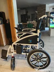 Scaun cu rotile electric pliabil 