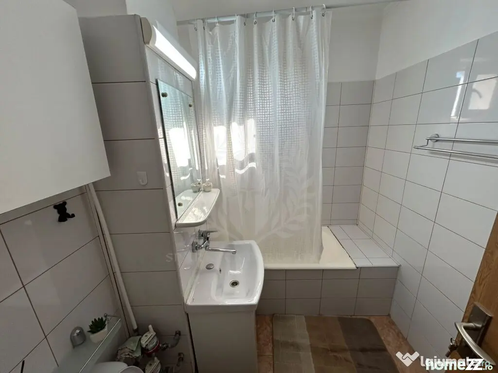 APARTAMENT 3 CAMERE // DECOMANDAT // SCOALA BAIETI SI FETE - Ploiesti (Prahova)