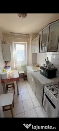Închiriez cameră în apartament cu 2 camere, zona centrala