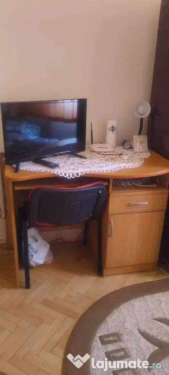 Închiriez cameră în apartament cu 2 camere, zona centrala