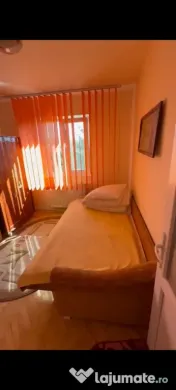 Închiriez cameră în apartament cu 2 camere, zona centrala