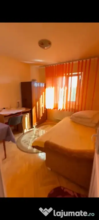 Închiriez cameră în apartament cu 2 camere, zona centrala