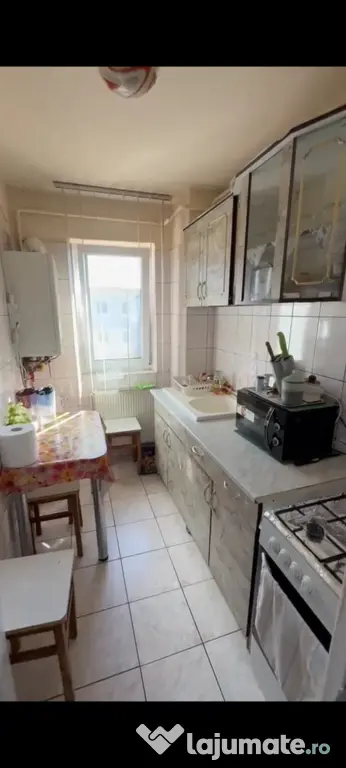 Închiriez cameră în apartament cu 2 camere, zona centrala