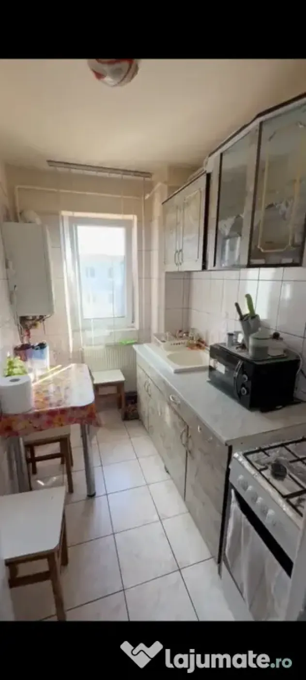 Închiriez cameră în apartament cu 2 camere, zona centrala
