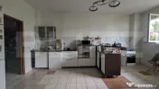 Vilă cu 7 dormitoare, 5 băi și terasă de 144 mp, zona An