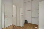 Vilă cu 4 camere de închiriat în zona Intim 
