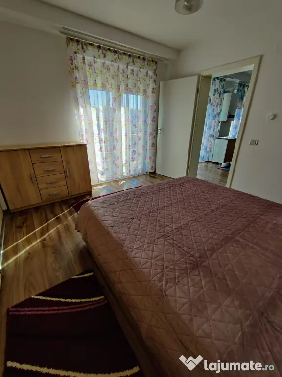 Proprietar închiriez apartament cu două camere.