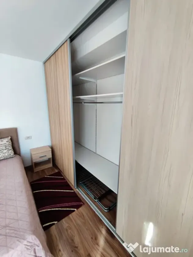Proprietar închiriez apartament cu două camere.