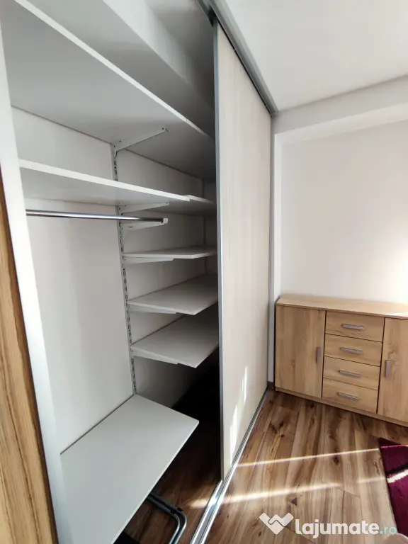 Proprietar închiriez apartament cu două camere.