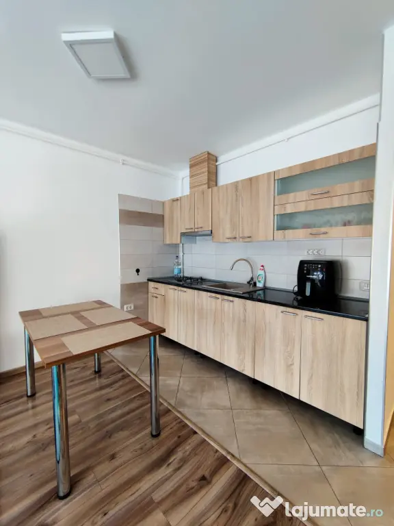 Proprietar închiriez apartament cu două camere.