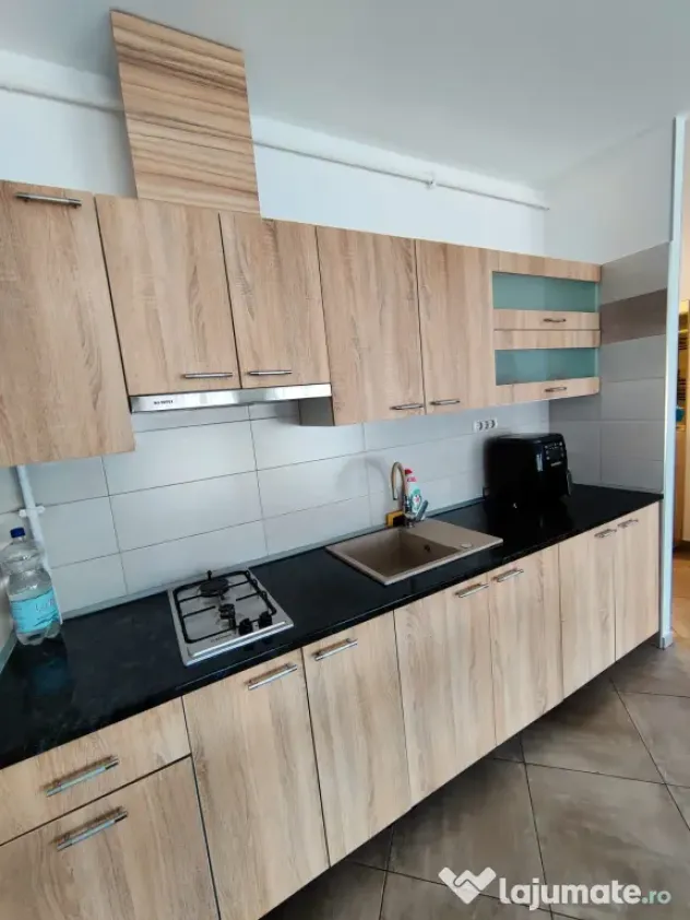 Proprietar închiriez apartament cu două camere.