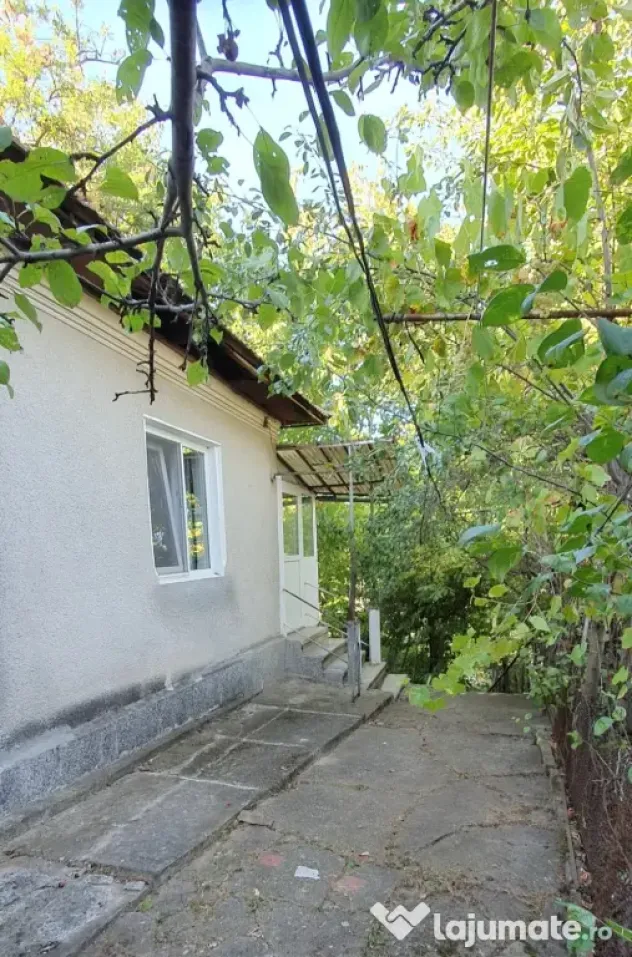 Casă 3 camere, garaj și teren - Rm. Vâlcea