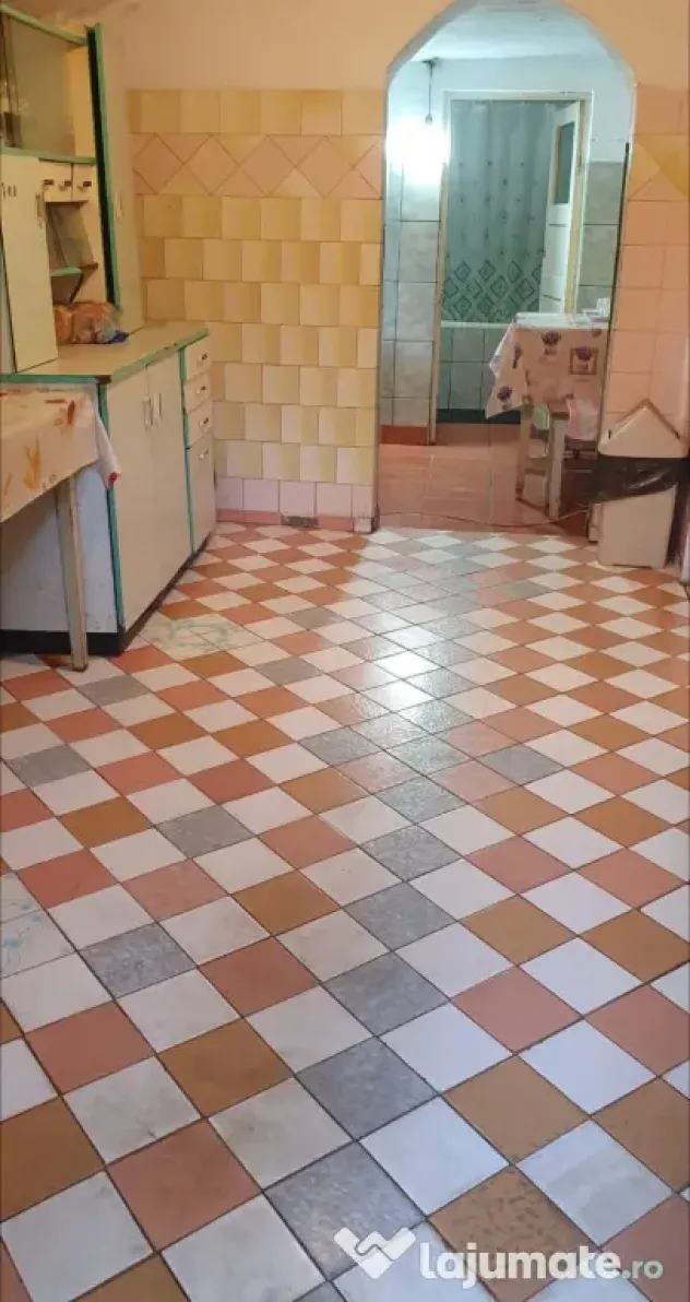 Casă 3 camere, garaj și teren - Rm. Vâlcea