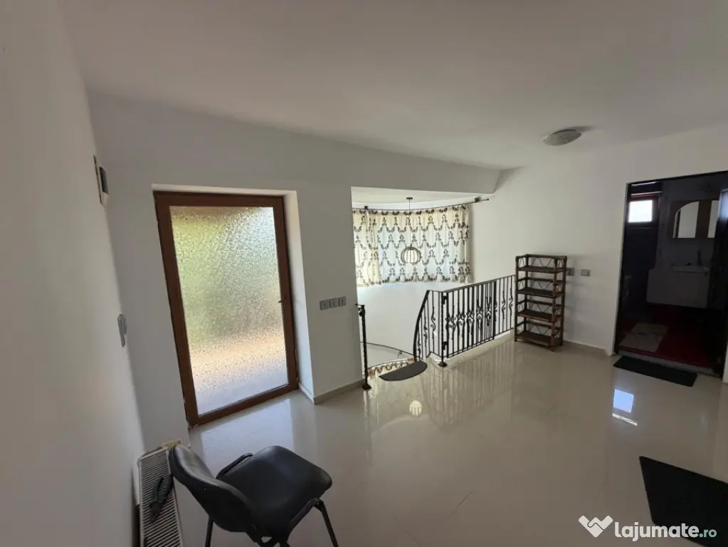 Casa P+1, 166 mp utili, 465 mp teren, zona Carcea - Carcea (Dolj)