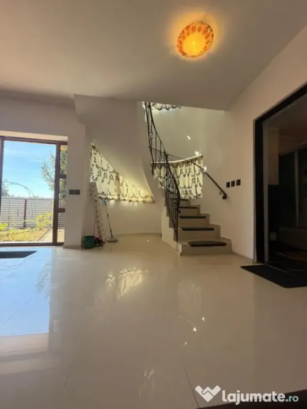 Casa P+1, 166 mp utili, 465 mp teren, zona Carcea - Carcea (Dolj)
