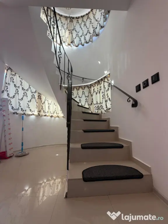 Casa P+1, 166 mp utili, 465 mp teren, zona Carcea - Carcea (Dolj)