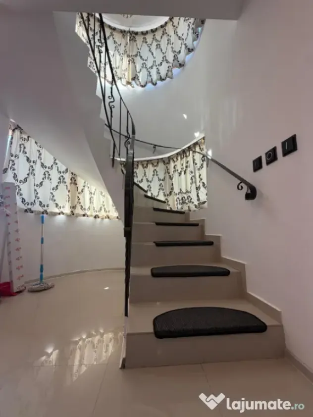 Casa P+1, 166 mp utili, 465 mp teren, zona Carcea - Carcea (Dolj)