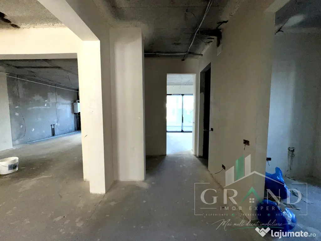 SPAȚIU COMERCIAL 120mp | 4 ÎNCĂPERI | 3 BAI | TERASĂ 20m - Floresti (Cluj)
