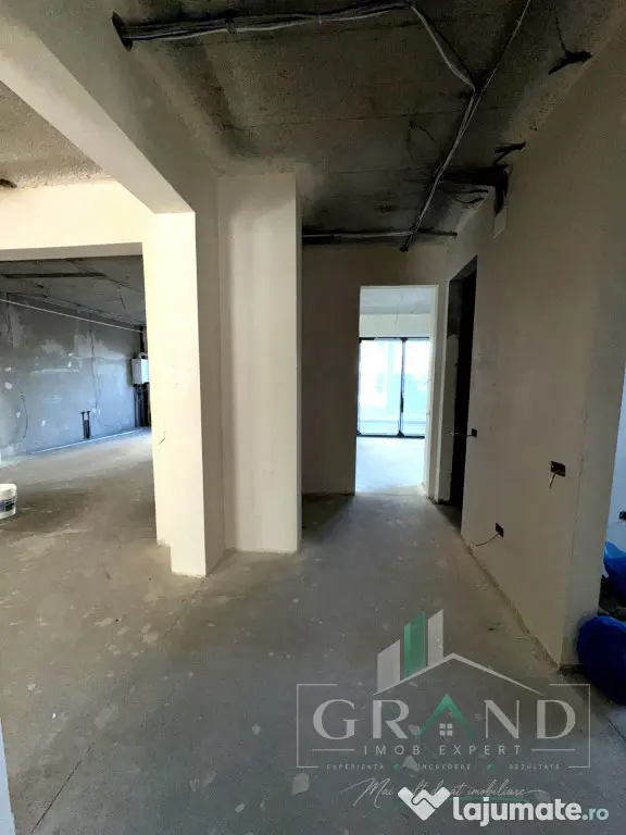 SPAȚIU COMERCIAL 120mp | 4 ÎNCĂPERI | 3 BAI | TERASĂ 20m - Floresti (Cluj)