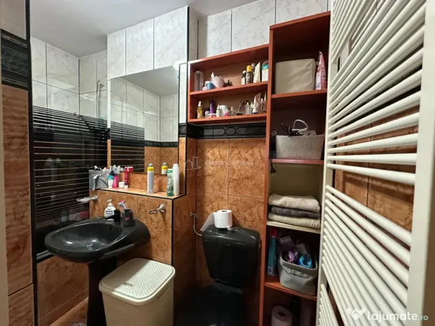 Resita, Apt.3 Cam.Decom.pe 2 nivele, V.Domanului - Resita (Caras-Severin)