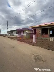 Casă noua 4 camere, apă, canalizare, gaze, asfalt, Dragomiresti Vale 