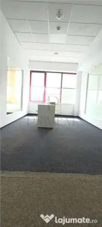 Spatiu birouri etaj 3 cu lift - Aradului