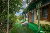 Casă interbelică + 3.060 mp intravilan, Trifești, 7,9 km de Roman